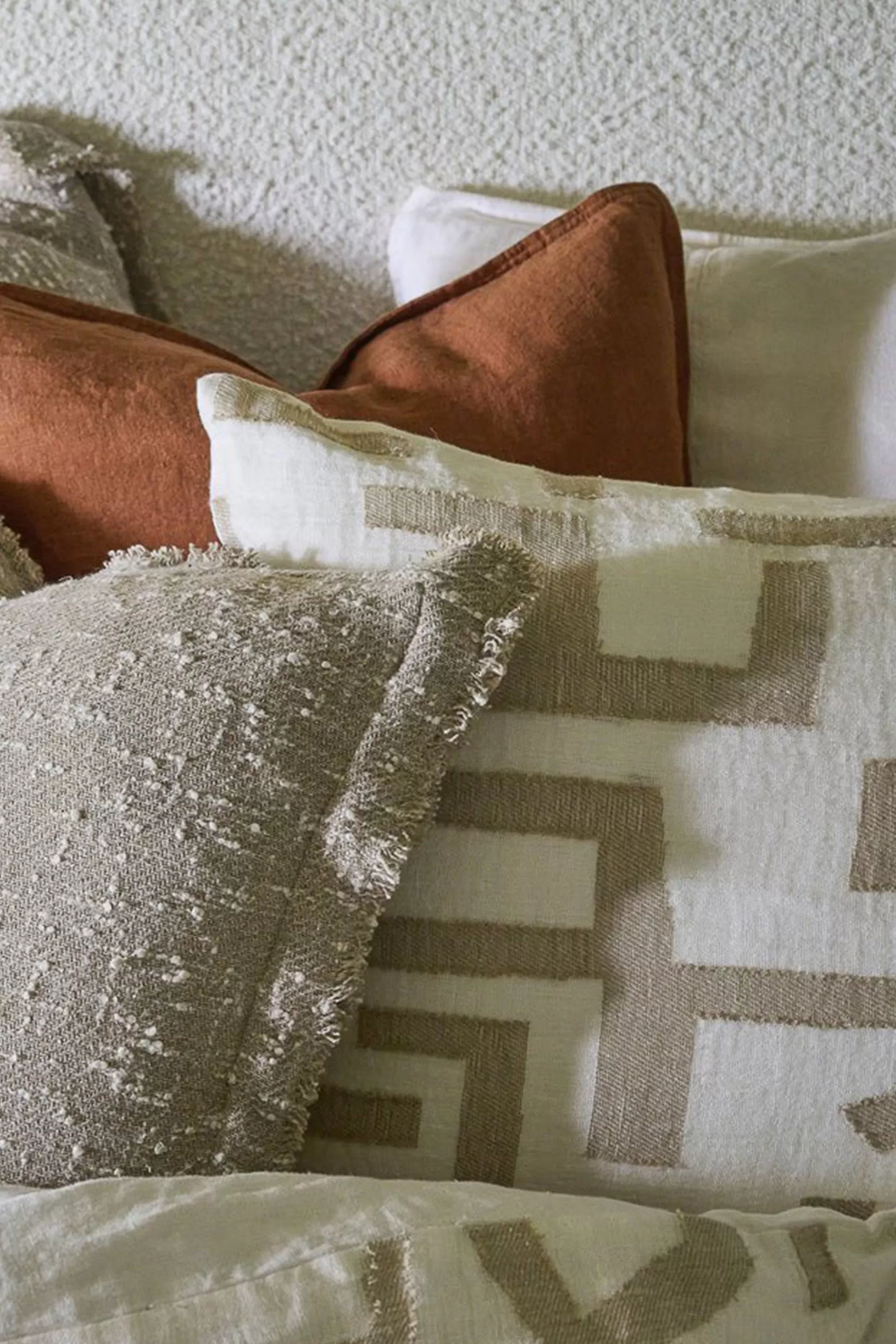 Store Eadie Cushion 40x60 Cushions & Throws